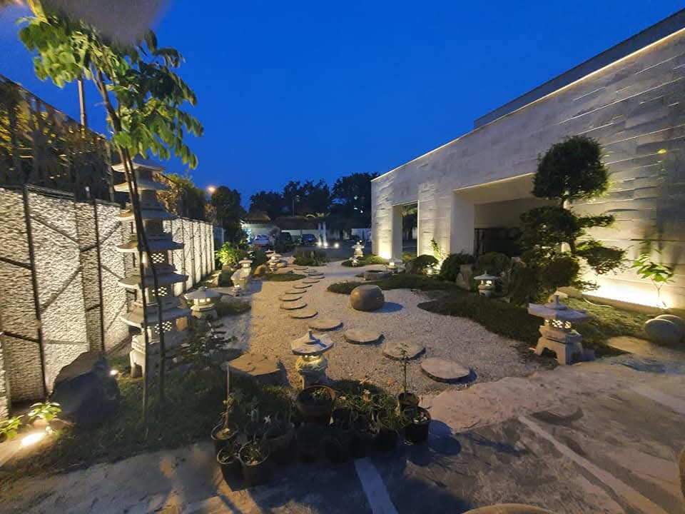 "Modern Zen garden design with natural textures and balanced aesthetics – Residential project by LandscapeCompany.pk"